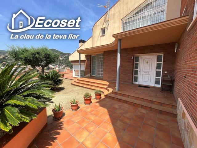 Chalet unifamiliar en venta en Vallirana photo 0