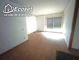 Piso en venta en Sant Vicenç dels Horts photo 0