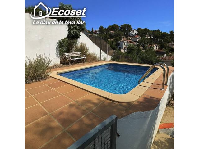 Casa a 200 m del centro del pueblo con jardín, piscina y garaje doble photo 0