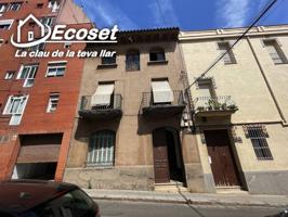 Casa de pueblo con potencial en el centro de Sant Vicenç dels Horts photo 0