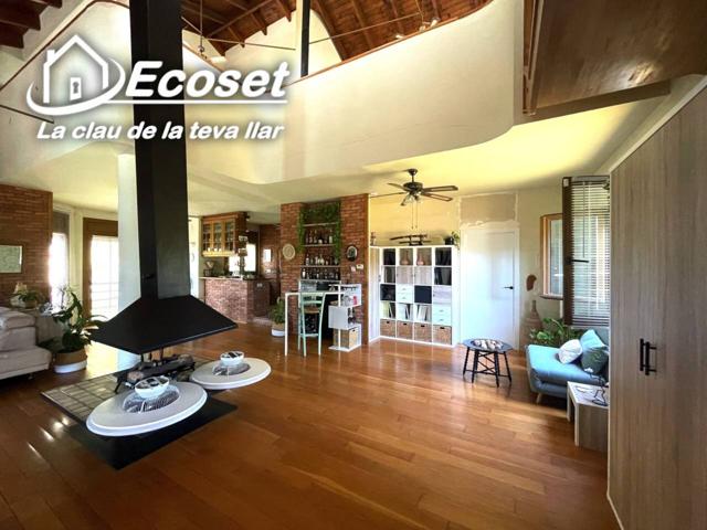 Exclusiva casa de estilo pirenaico en Vallirana con impresionantes vistas al mar y la montaña photo 0