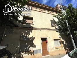 Casa de 1910 con 4 viviendas a rehabilitar o Solar con anteproyecto para 8 viviendas en el centro de Cervelló photo 0