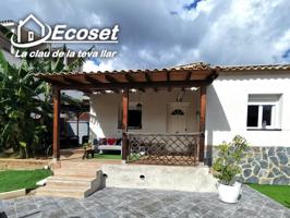 Casa Reformada con Jardín y Energía Sostenible en el Pueblo photo 0