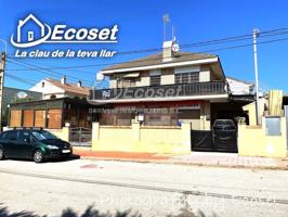 Casa en venta en Vallirana photo 0