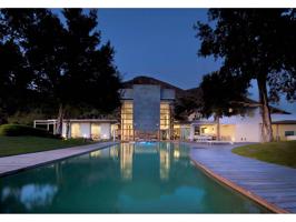 Villa en venta en Fuengirola, Málaga, ofreciendo una experiencia única de lujo y elegancia. Lujo, grandeza y minimalismo photo 0