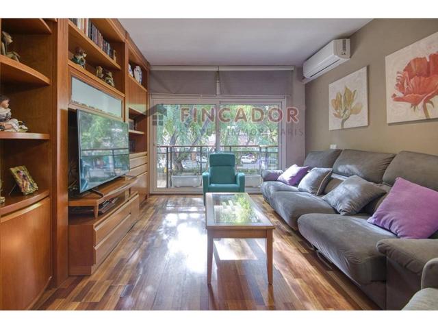 Chalet adosado en venta en Sant Andreu(08030) photo 0