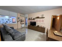 Piso en venta en Almeda photo 0