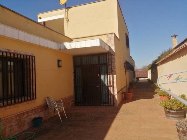 Preciosa casa aislada en un residencial de alta demanda. photo 0