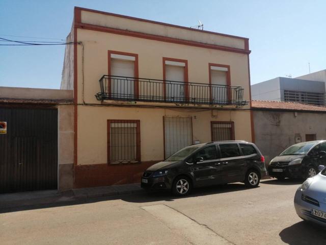 Casa en dos plantas junto al centro de salud de Barrionuevo. photo 0