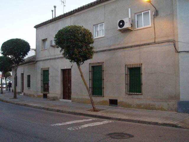 Casa típica con bodega y patio para reformar. photo 0