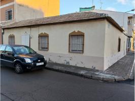 Casa pequeña a dos calles en planta baja zona Divina Pastora. photo 0