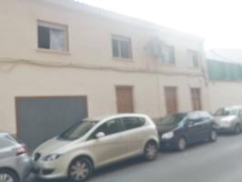 Casa en calle de mucho transito cerca del centro de salud. photo 0