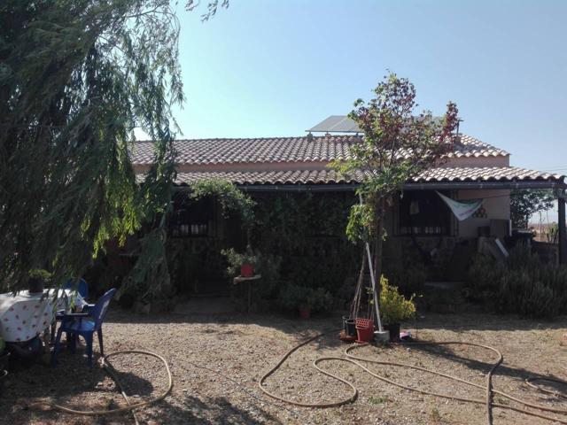 Chalet próxima a la población y junto a la carretera. photo 0