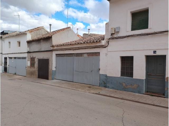 Pequeño solar con buena fachada. photo 0