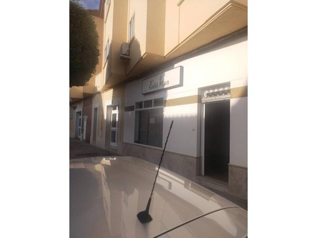Local comercial en venta en Manzanares photo 0