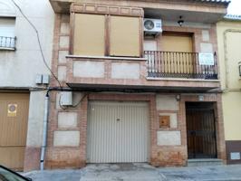 Venta de casa en Manzanares photo 0
