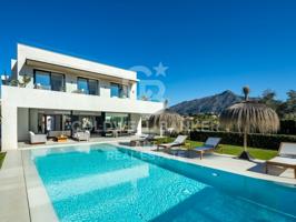 Villa En venta en Marbella photo 0