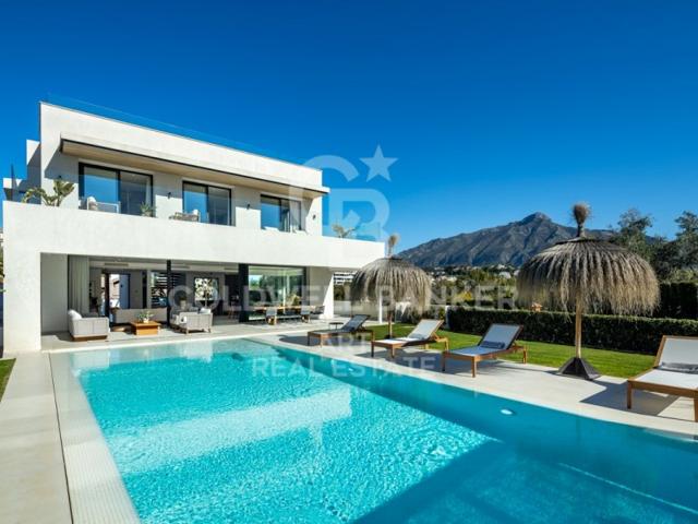 Villa En venta en Marbella photo 0