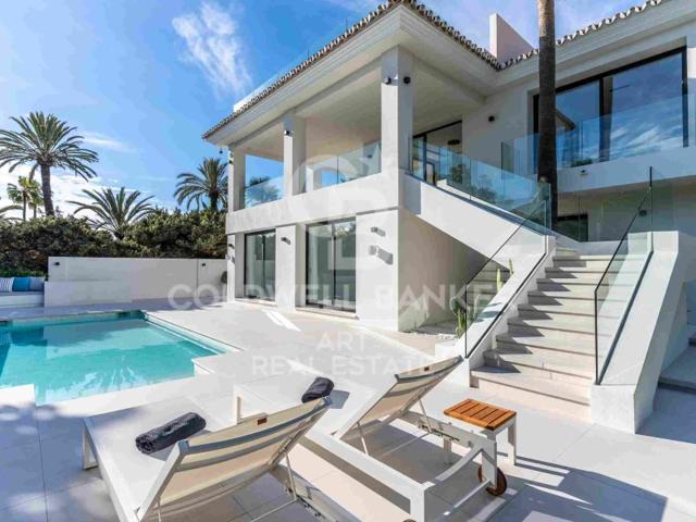 Villa En venta en Marbella photo 0