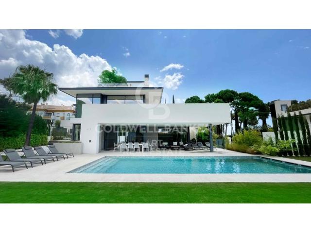 Villa En venta en Marbella photo 0