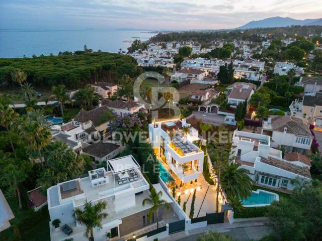 Villa En venta en Marbella photo 0