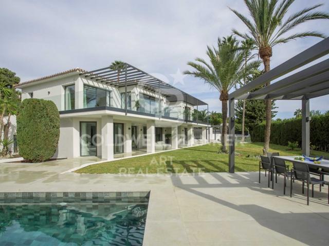 Villa En venta en Marbella photo 0