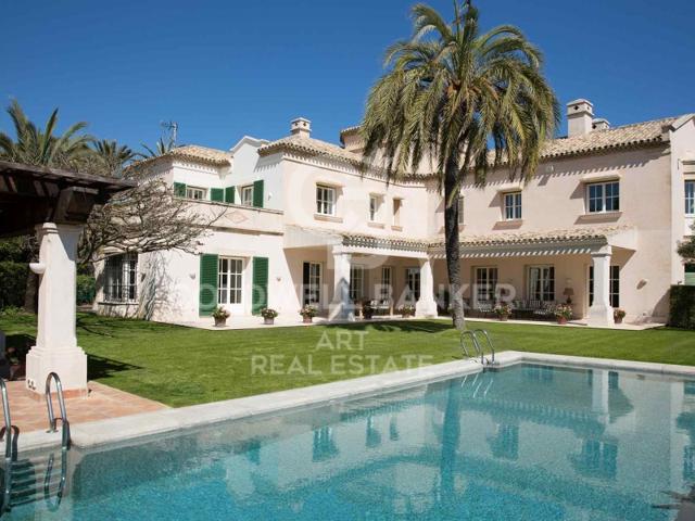 Villa En venta en Marbella photo 0