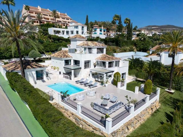 Villa En venta en Marbella photo 0