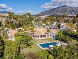 Villa En venta en Marbella photo 0