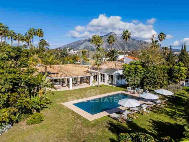 Villa En venta en Marbella photo 0