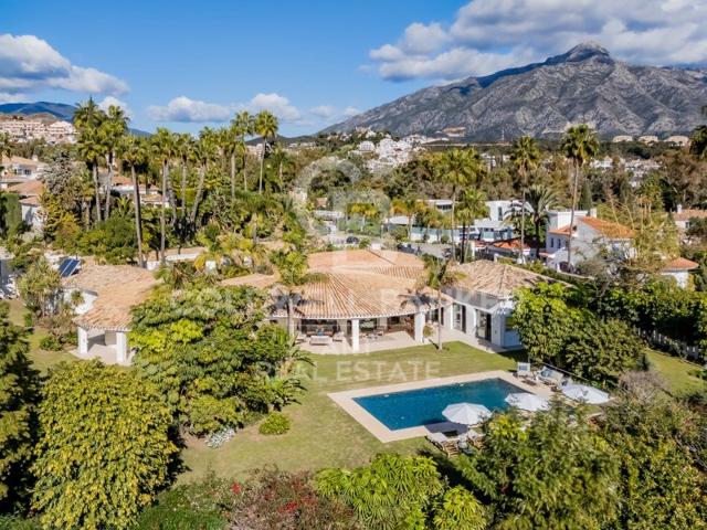 Villa En venta en Marbella photo 0
