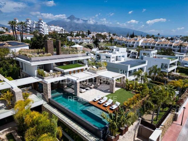 Villa En venta en Marbella photo 0