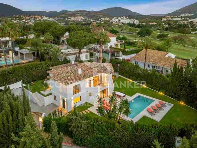 Villa En venta en Marbella photo 0