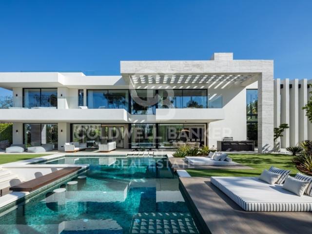 Villa En venta en Marbella photo 0