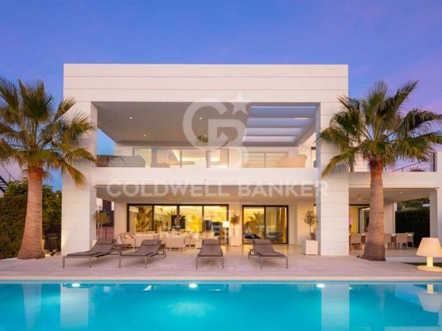 Villa En venta en Marbella photo 0