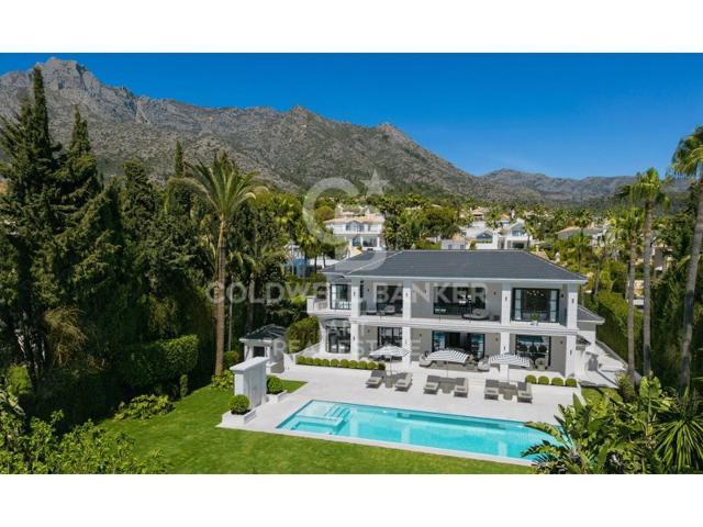 Villa En venta en Marbella photo 0