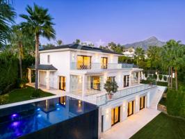 Villa En venta en Marbella photo 0