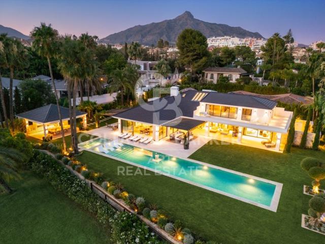 Villa En venta en Marbella photo 0