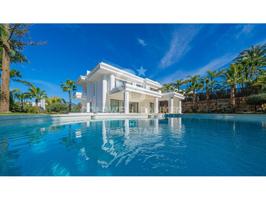 Villa En venta en Marbella photo 0