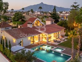 Villa En venta en Marbella photo 0