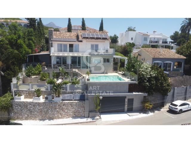 Villa En venta en Marbella photo 0