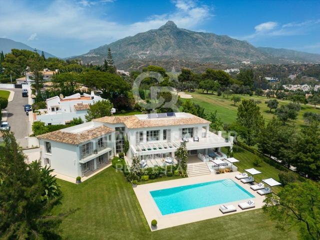 Villa En venta en Marbella photo 0