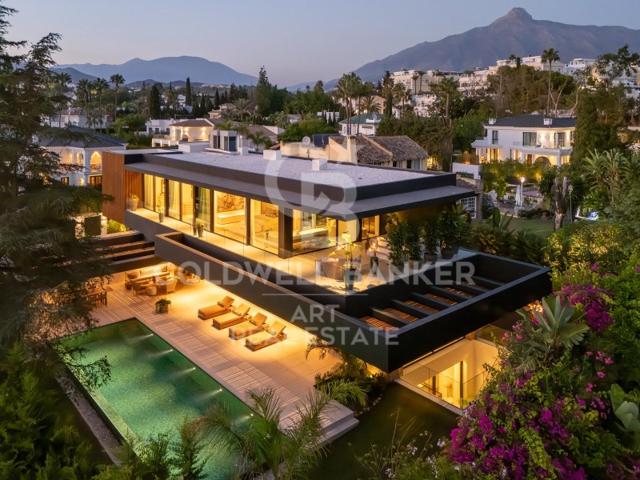 Villa En venta en Marbella photo 0