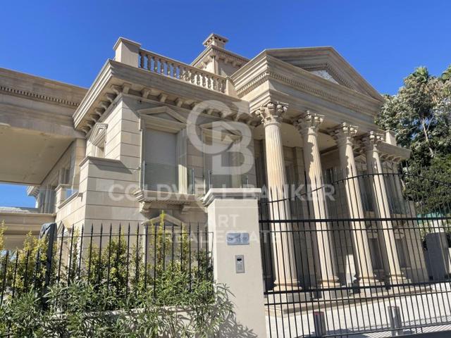 Villa En venta en Marbella photo 0