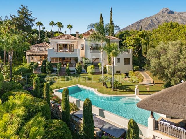 Villa En venta en Marbella photo 0