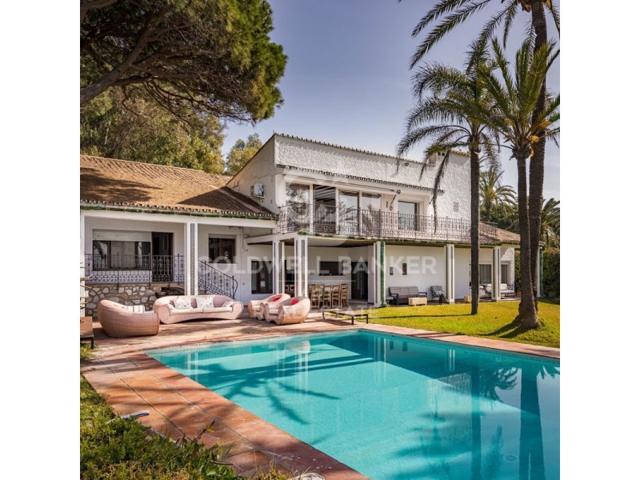 Villa En venta en Marbella photo 0