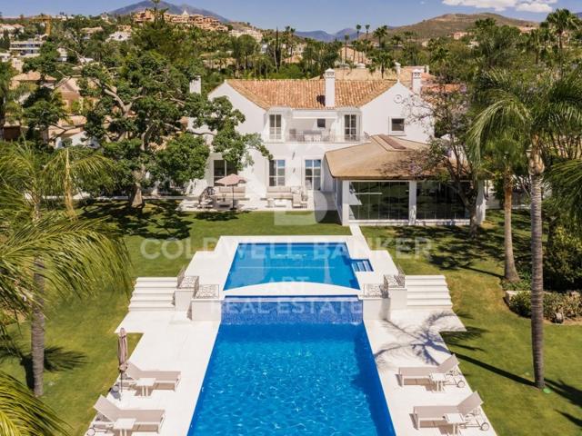 Villa En venta en Marbella photo 0