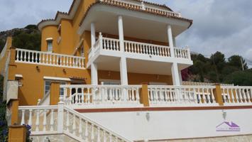 Villa En venta en Benalmádena photo 0