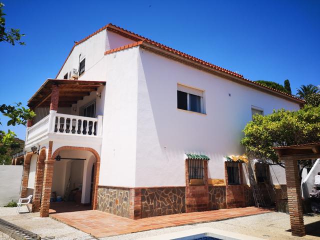Villa En venta en Benalmádena photo 0