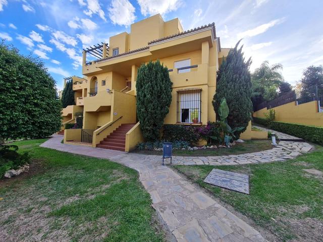 Exclusivo Dúplex en Venta en Marbella - Primera Línea del Campo de Golf de Guadalmina photo 0
